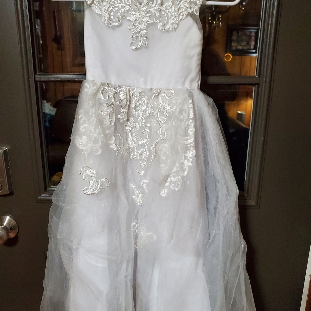 Girls Gown,Size 5,White,Absolutely Gorgeous!